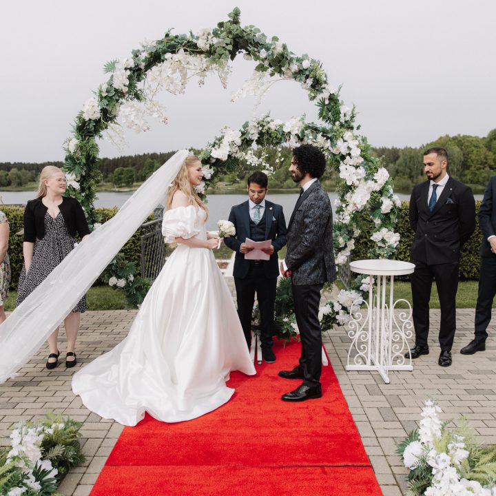 Alex + Henna // Kāzas svētku pilī